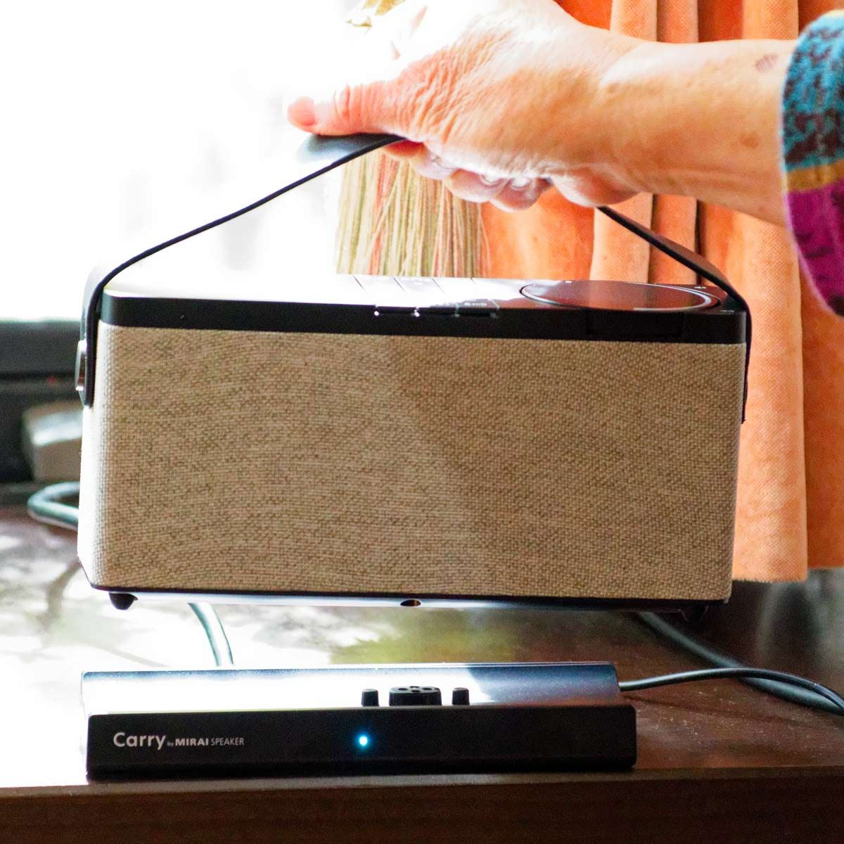 プレゼントに最適！高齢者向けスピーカー「Carry by MIRAI SPEAKER」を
