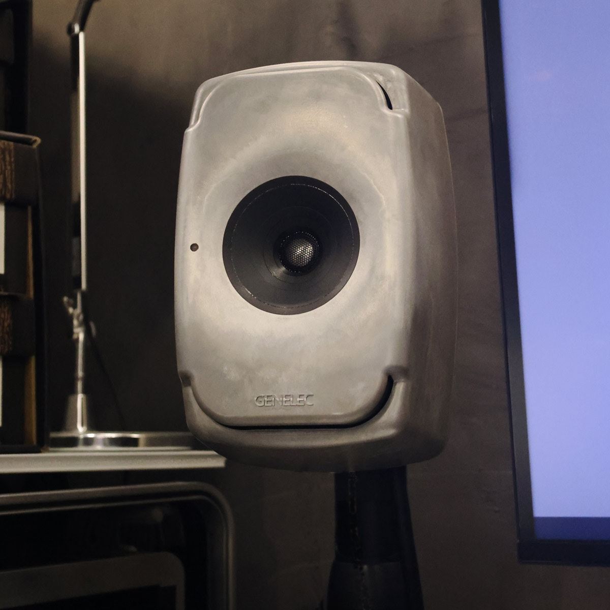 業界歴18年の記者が買った“一生モノ”デスクトップスピーカーはGENELEC