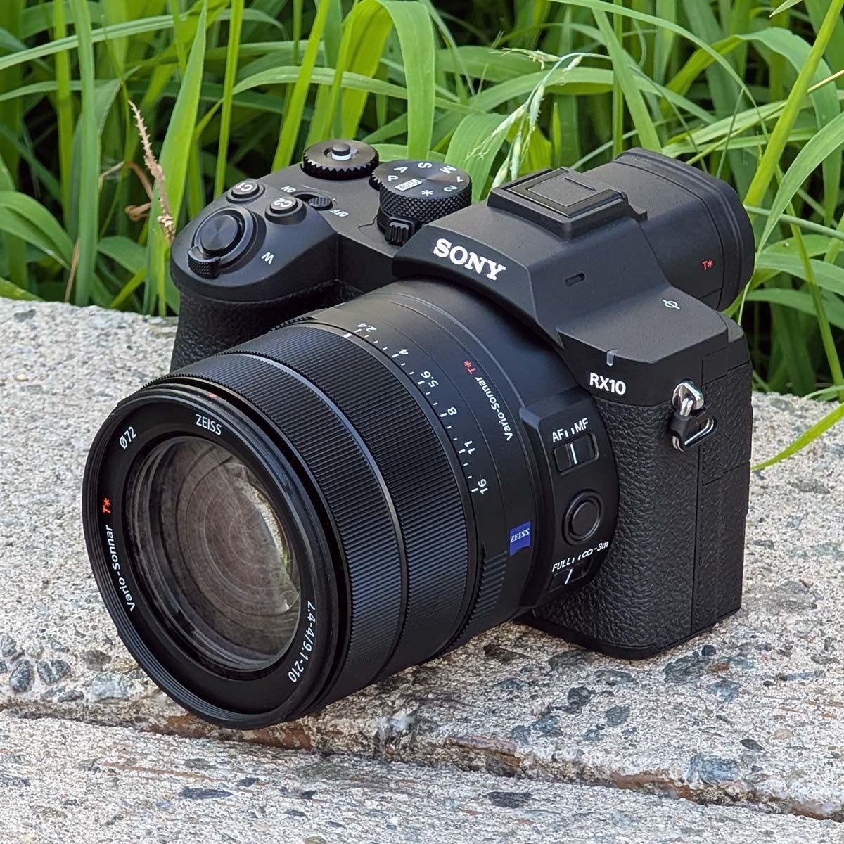 サイバーショット RX10 V」徹底レビュー！ 前モデル「RX10 IV」から何