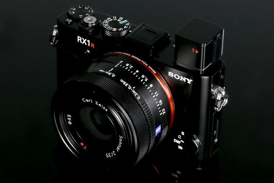 ーーーSONY　フルサイズコンパクト RX1R充電器、純正バッテリー2個剥がれ