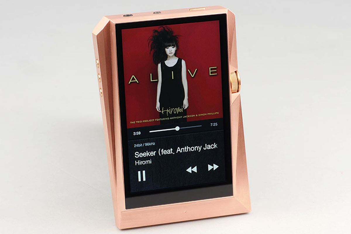 実売50万円の超高級ポータブルプレーヤー「AK380 Copper」を
