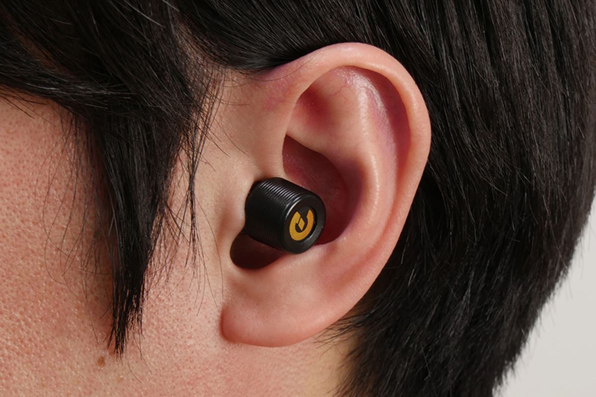 ケーブルが一切ない左右分離型のワイヤレスイヤホン「EARIN」を