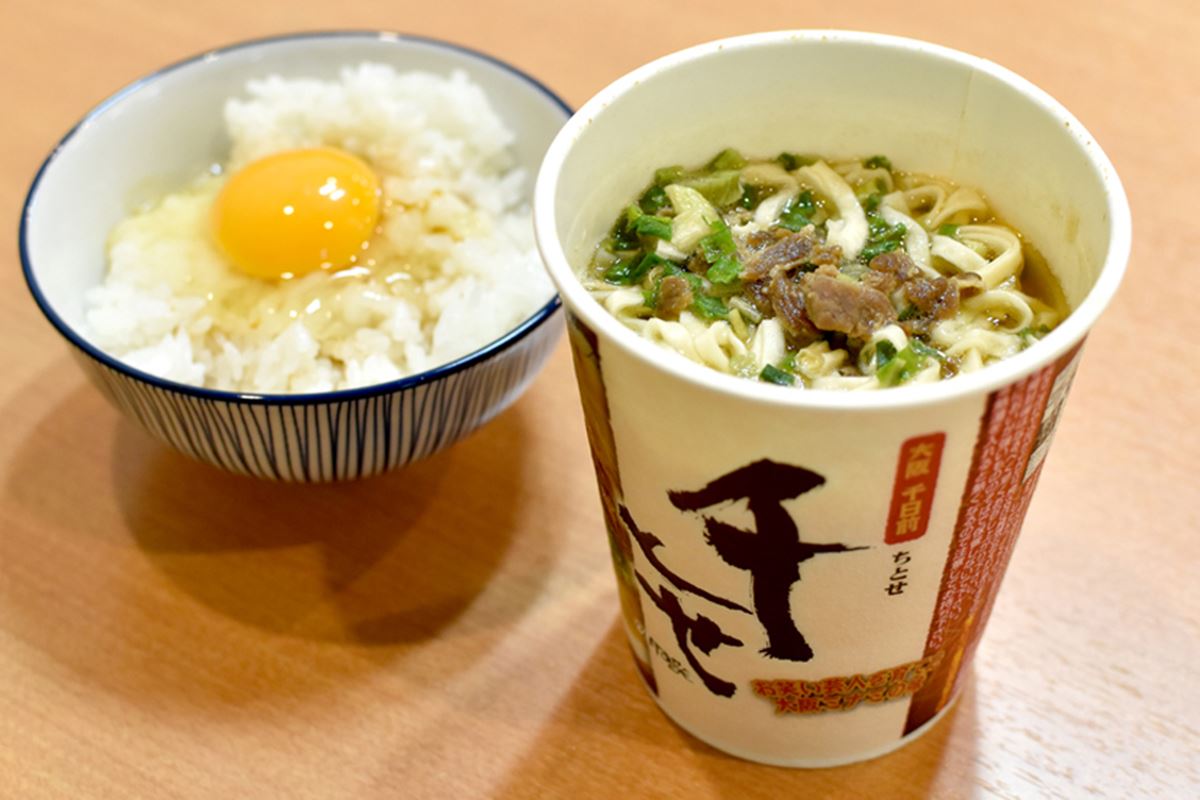 どん兵衛 の豪華バージョン 卵かけご飯と無限ループしたくなる 千とせ 肉うどん カップ麺 価格 Comマガジン