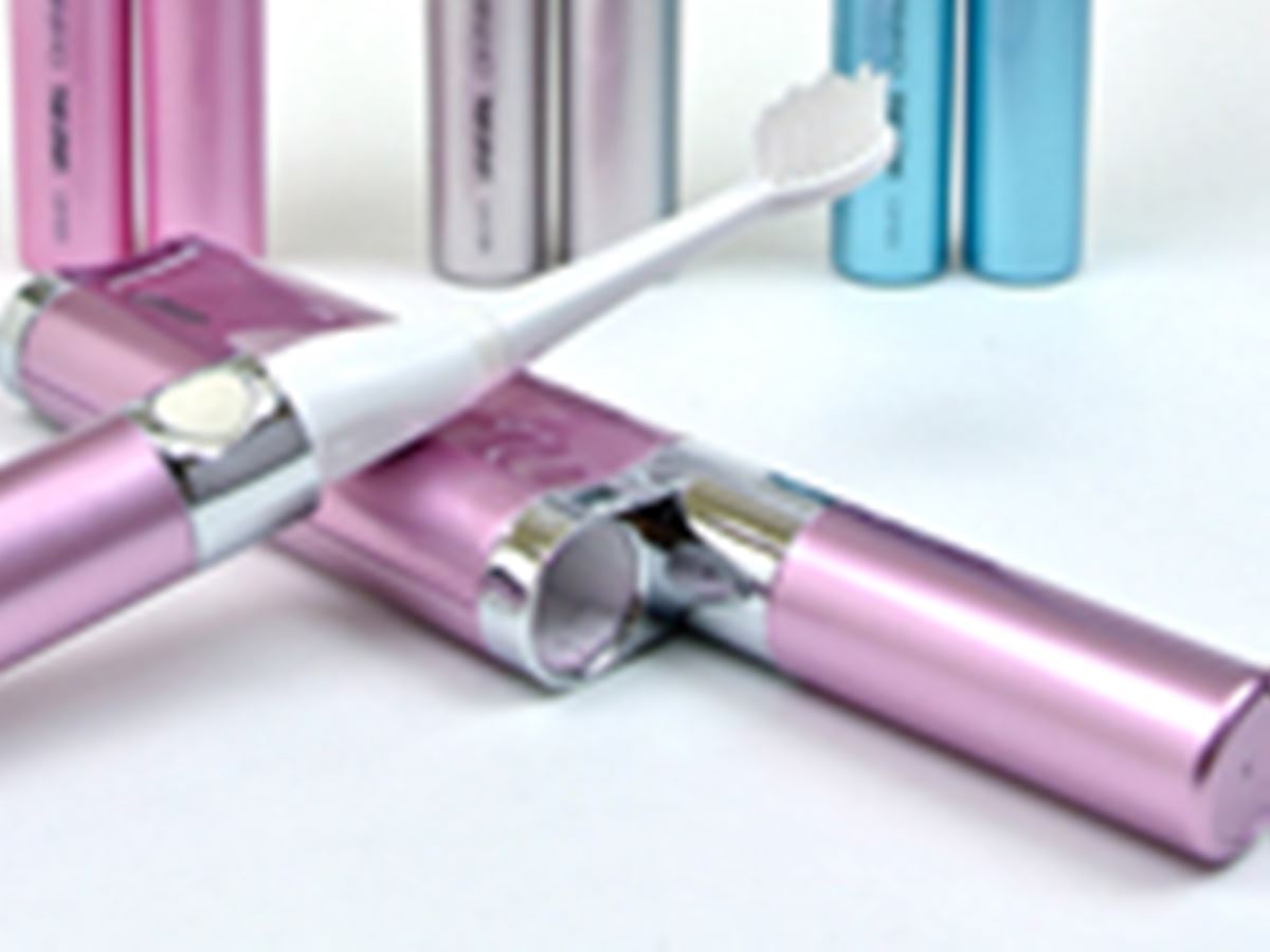 自動でブラシを除菌してくれる、携帯型の電動歯ブラシ！ - 価格.com