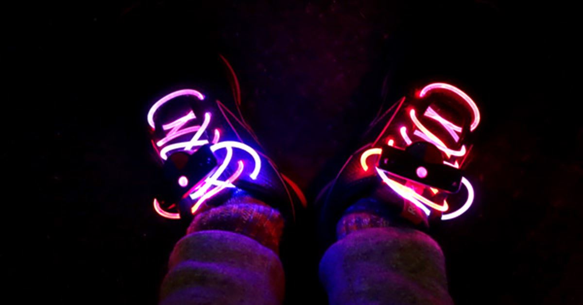 夜ランでお目立ち間違いなし。ピカピカ光るLED靴ひも - 価格.comマガジン