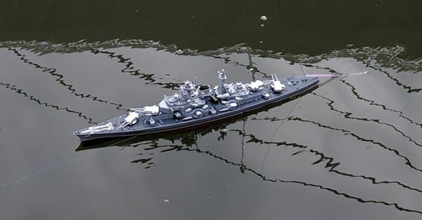 水上を走る！ ラジコン船になった戦艦ビスマルクがカッコいい - 価格