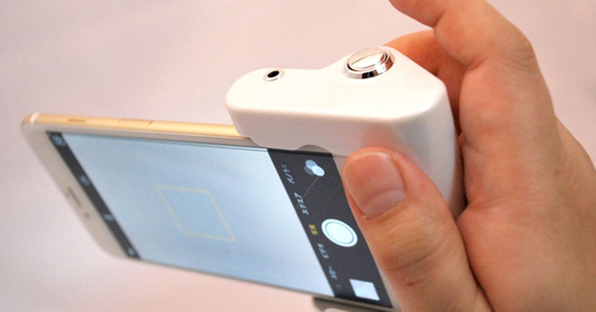 iPhone用シャッター内蔵グリップ『Snappy (スナッピー)』iPhone6s Plus iPhoneSE iPhone6s iPhone6 (ブラック) ggw725x iPhoneにカメラのようなグリップを増設 - デジカメ Watch Watch