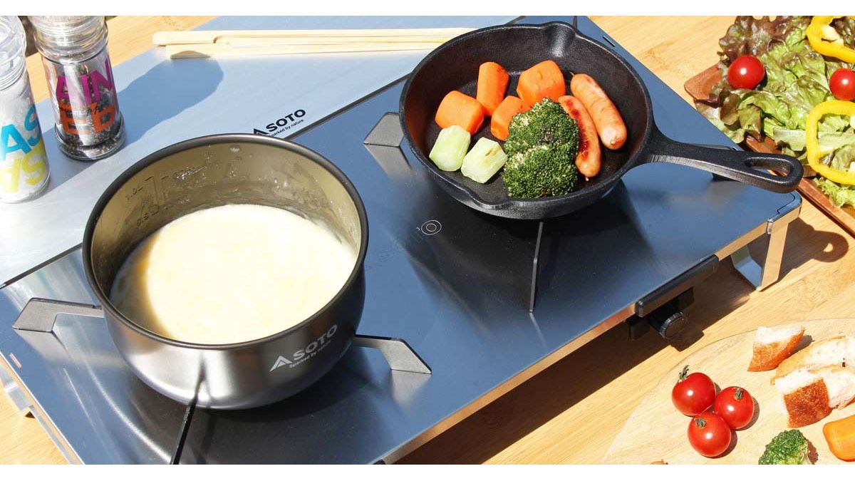 カセットコンロ感覚で複数の料理が楽しめる「レギュレーター2バーナー