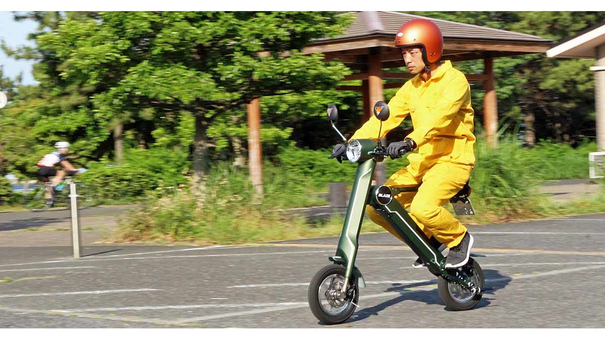バイク初体験でも大興奮！ 折りたためる電動バイク「BLAZE SMART EV 