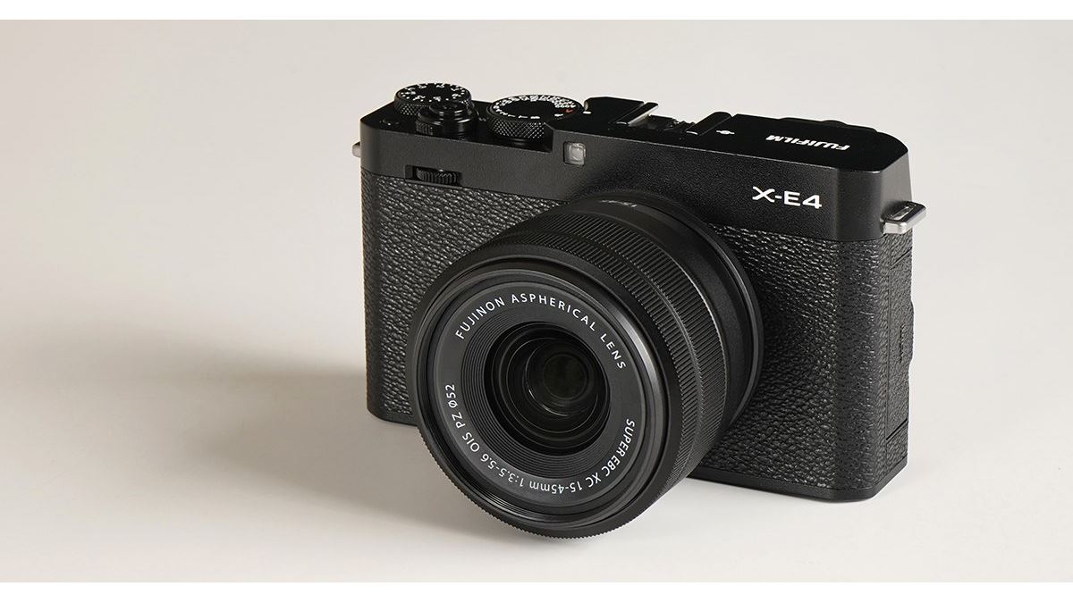 富士フイルム「X-E4」レビュー。ミニマルなデザイン＆操作性をどう評価する？ - 価格.comマガジン