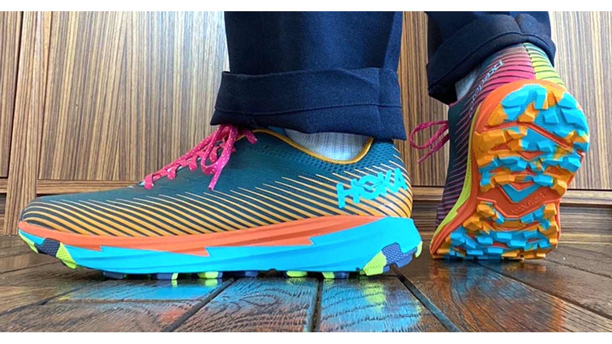 ホカ オネオネ」のビビッドな厚底シューズは環境にもやさしかった