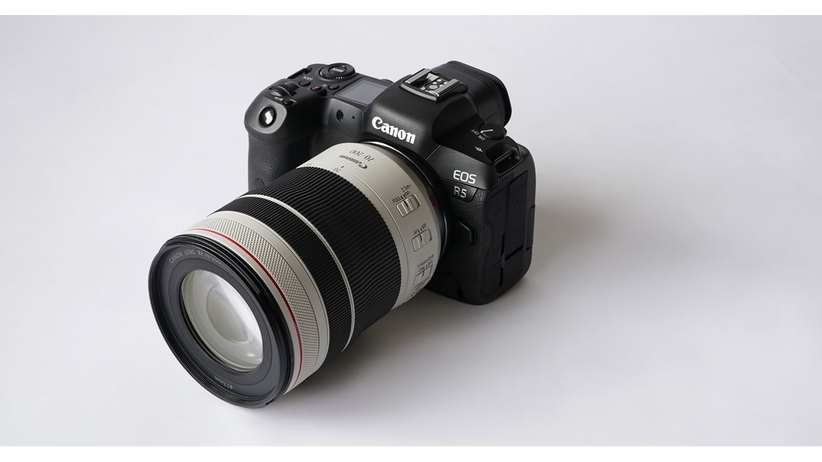 標準ズーム並みのサイズ感で話題！ キヤノンの望遠ズーム「RF70-200mm F4 L IS USM」レビュー - 価格.comマガジン