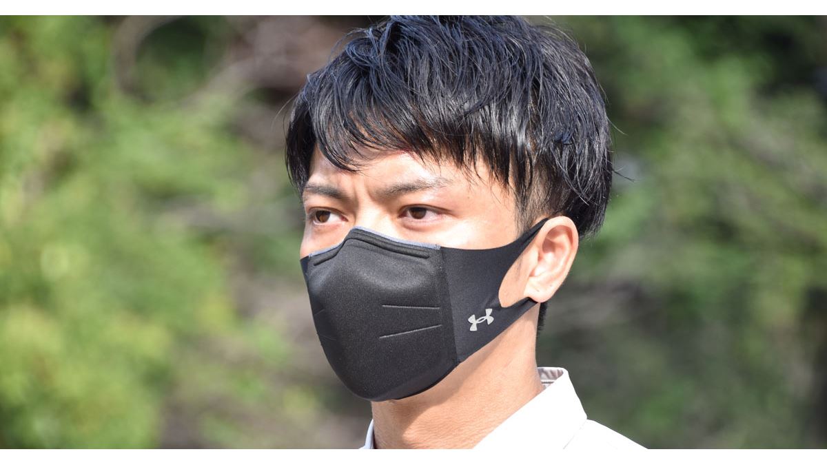 Under Armourのスポーツマスク