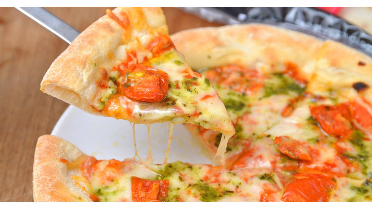今「チルドピザ」がウマい！ スーパーの定番5種を食のプロが食べ比べてみた - 価格.comマガジン