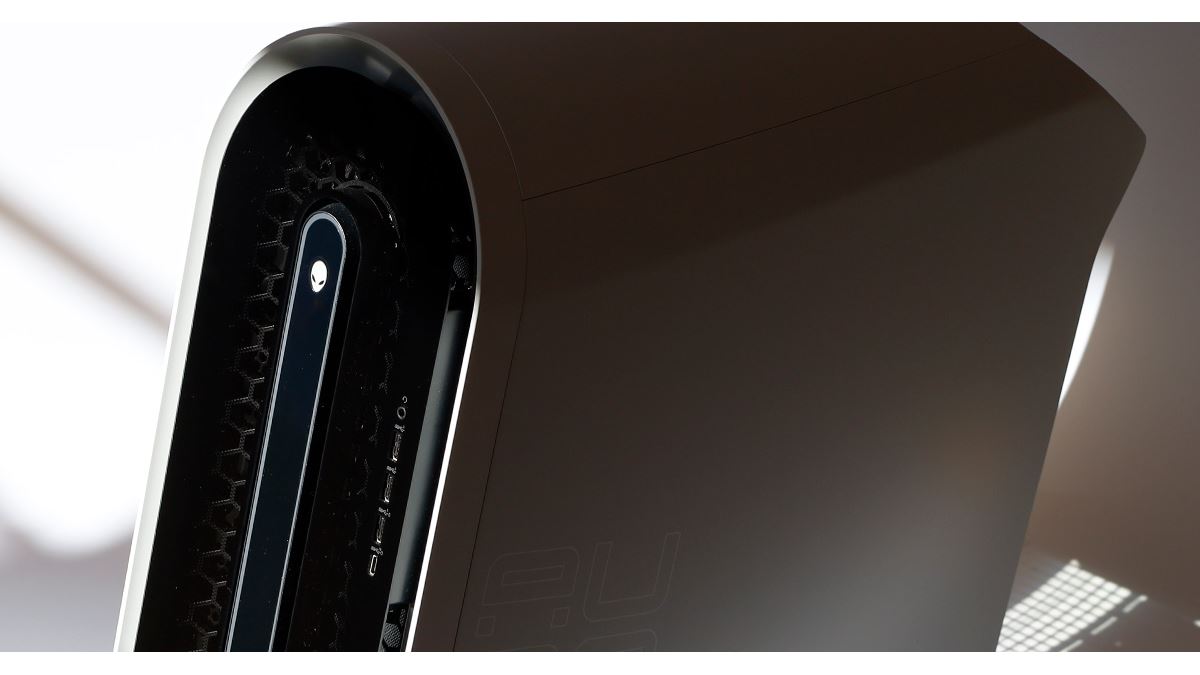 ザ・ゲーミングPC、ド派手＆超高性能な「Alienware Aurora R13