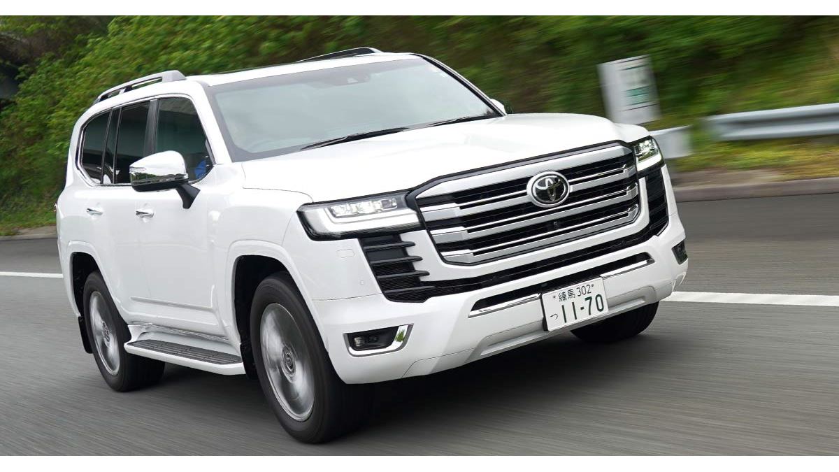 トヨタ「ランドクルーザー」（300）を山道で！ 独特の旋回性が