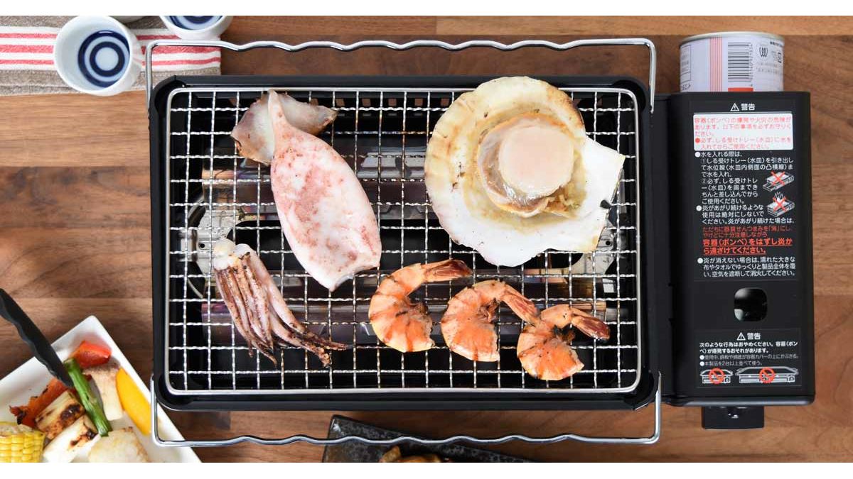 おいしくて楽しくてお酒がすすむ！ 串焼きも網焼きもできるイワタニ「炉ばた焼器 炙りやII」