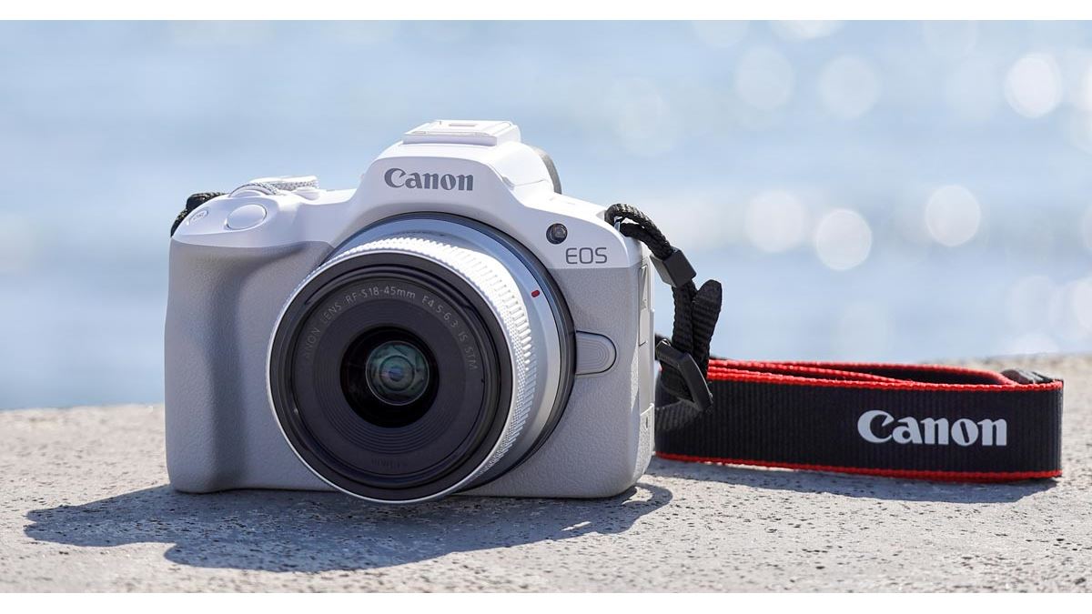 キヤノン「EOS R50」は“連れ出したくなる”軽快なミラーレス
