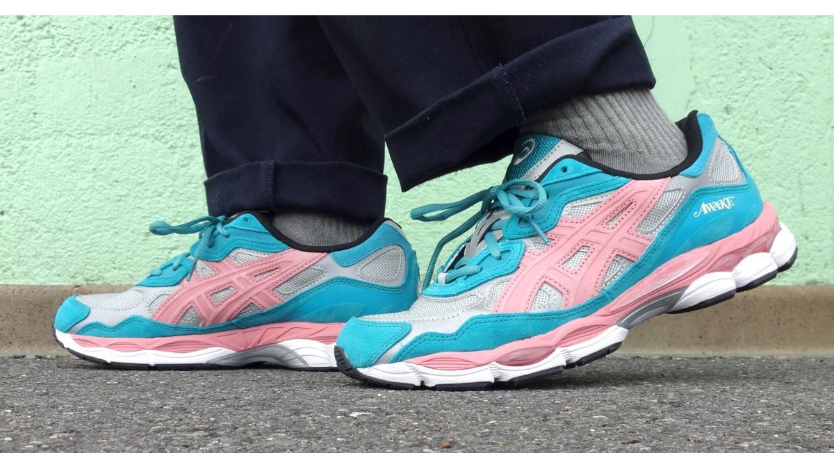 ASICS AWAKE 25cm スニーカー新品未使用 アウェイクNYxアシックスのコラボ ゲルカヤノトレーナー21が発売