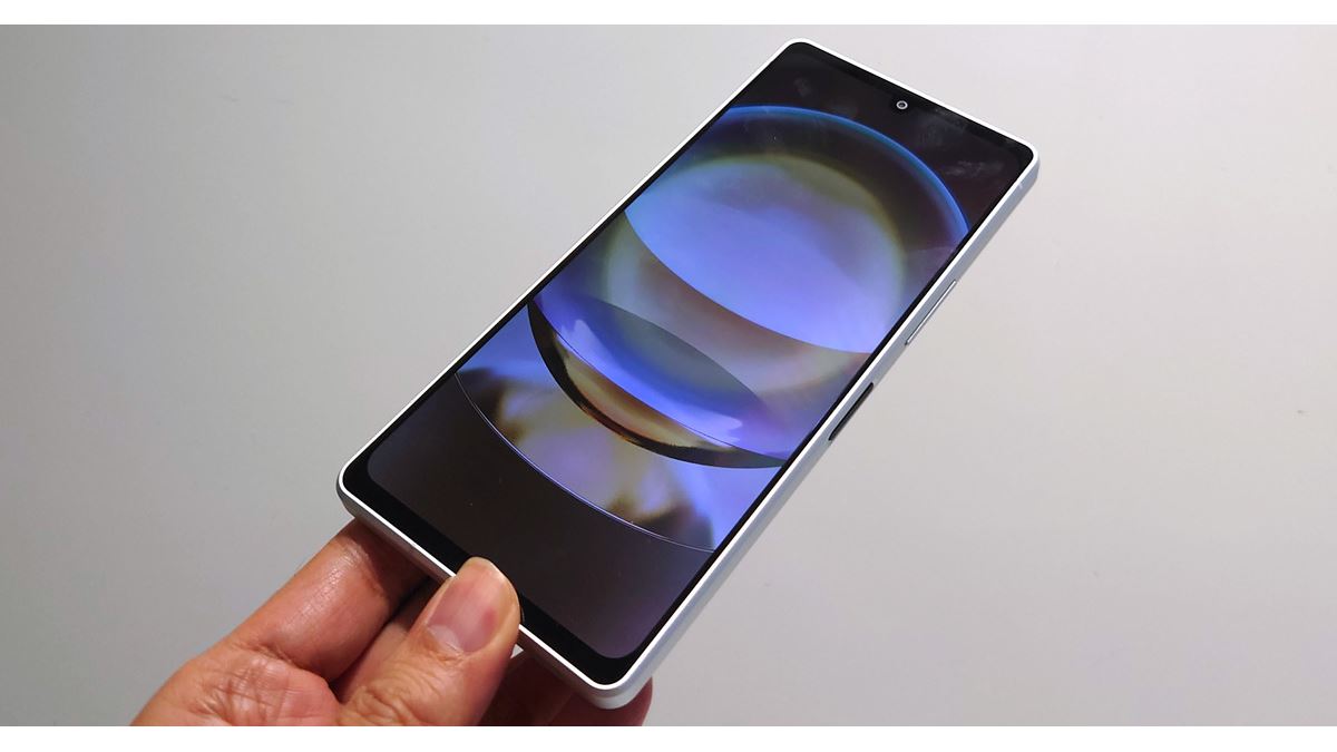 ライカ監修カメラを搭載する効率型ハイエンド「AQUOS R8」速報レポート