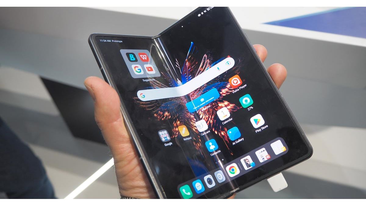 日本でも買い時到来が近い!? 値下がり傾向の「折りたたみスマホ
