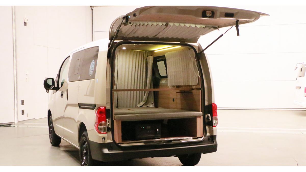 思わず住みたくなる！ 快適に車中泊できて価格も手ごろな日産「NV200 