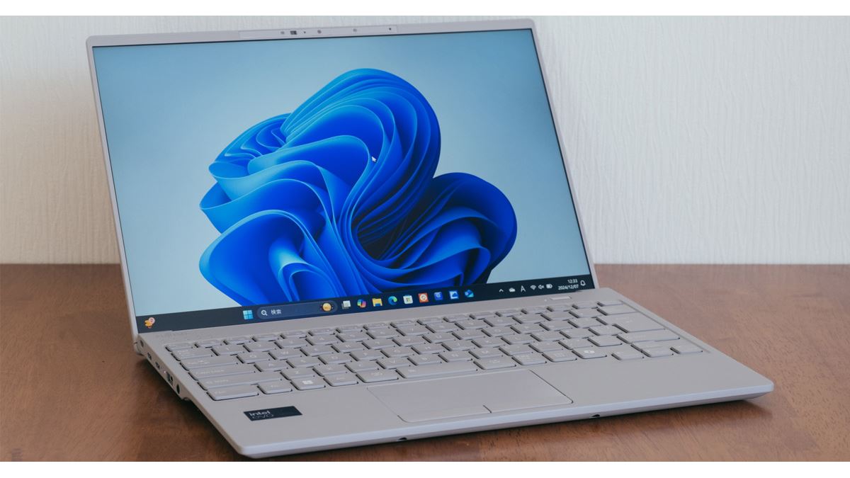 約848gの軽さなのにパワフルな性能！ 「FMV LIFEBOOK UH90/J3」 - 価格.comマガジン