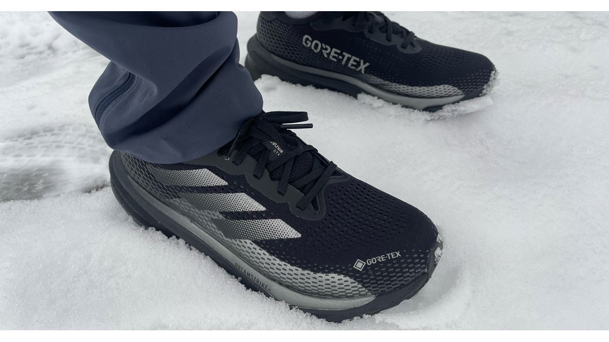 雨天＆雪上ランも余裕!? GORE-TEX版アディダス「スーパーノヴァ」試走