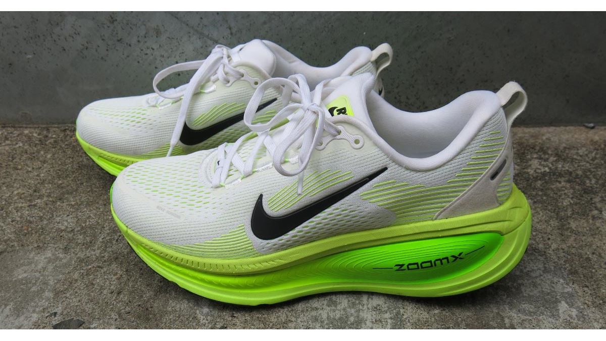 NIKEナイキ ボメロ18 サイズ 27㎝ ブラック 正規品 - メルカリ