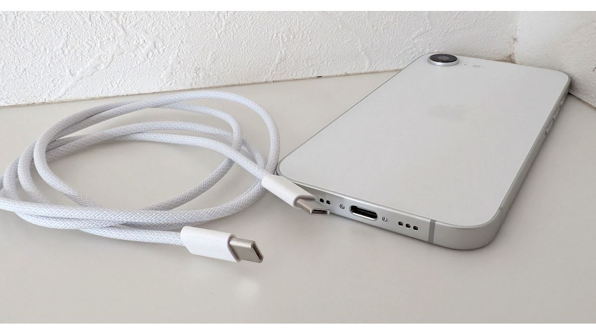 Apple iPhone 16e本体 充電ケーブル付 iPhone 16e - 充電アクセサリ - iPhoneアクセサリ - Apple（日本）