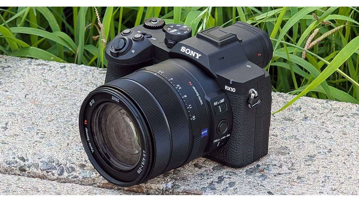 サイバーショット RX10 V」徹底レビュー！ 前モデル「RX10 IV」から何