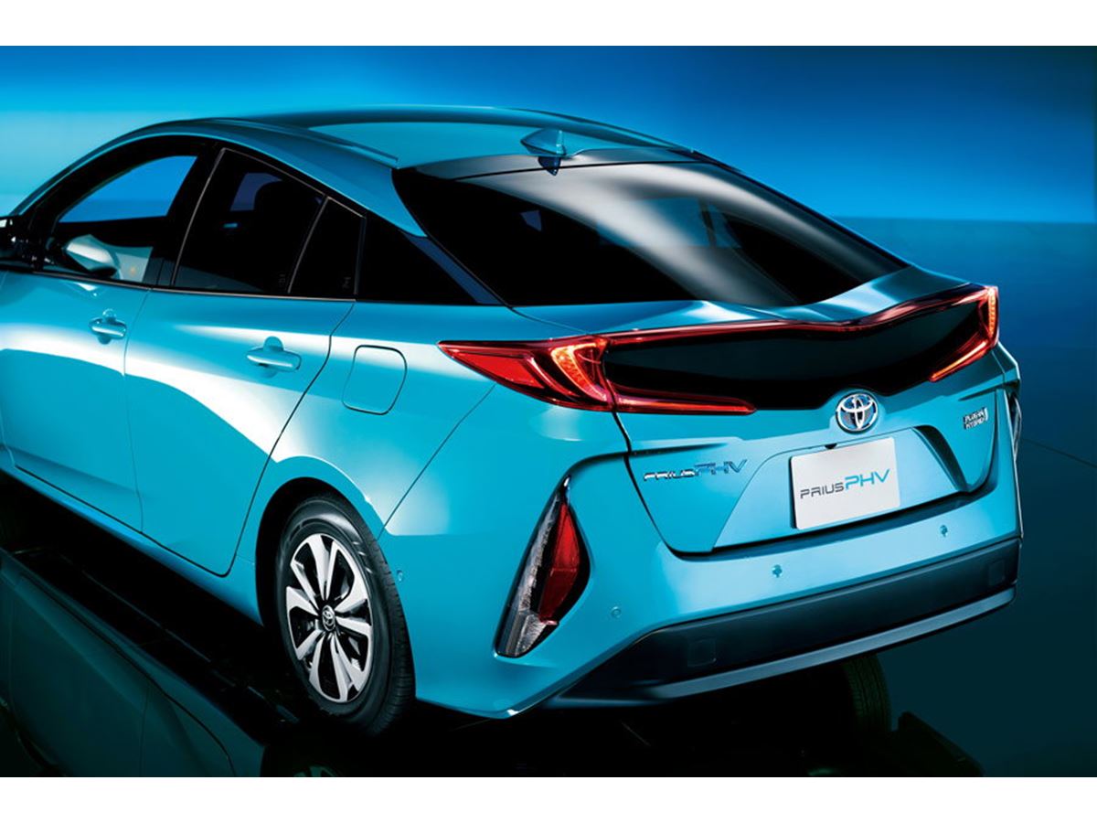 必勝を誓ったトヨタ渾身の「プリウスPHV」試乗レポート - 価格.comマガジン