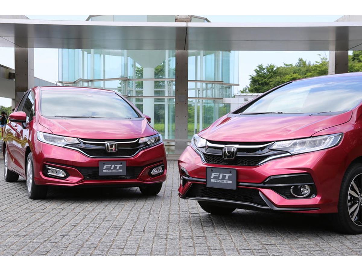 流行りのシャープ顔で格好良くなった新型フィット！走りや安全性能も