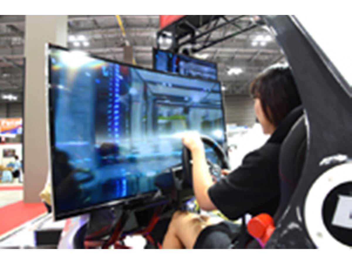 自分で操縦するラジコンに乗る夢がかなった！ 京商「4D EXPERIENCE