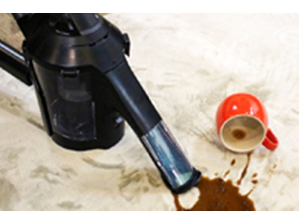 液体を吸引！ 普通の掃除機が“水掃除機”になる「switle（スイトル  