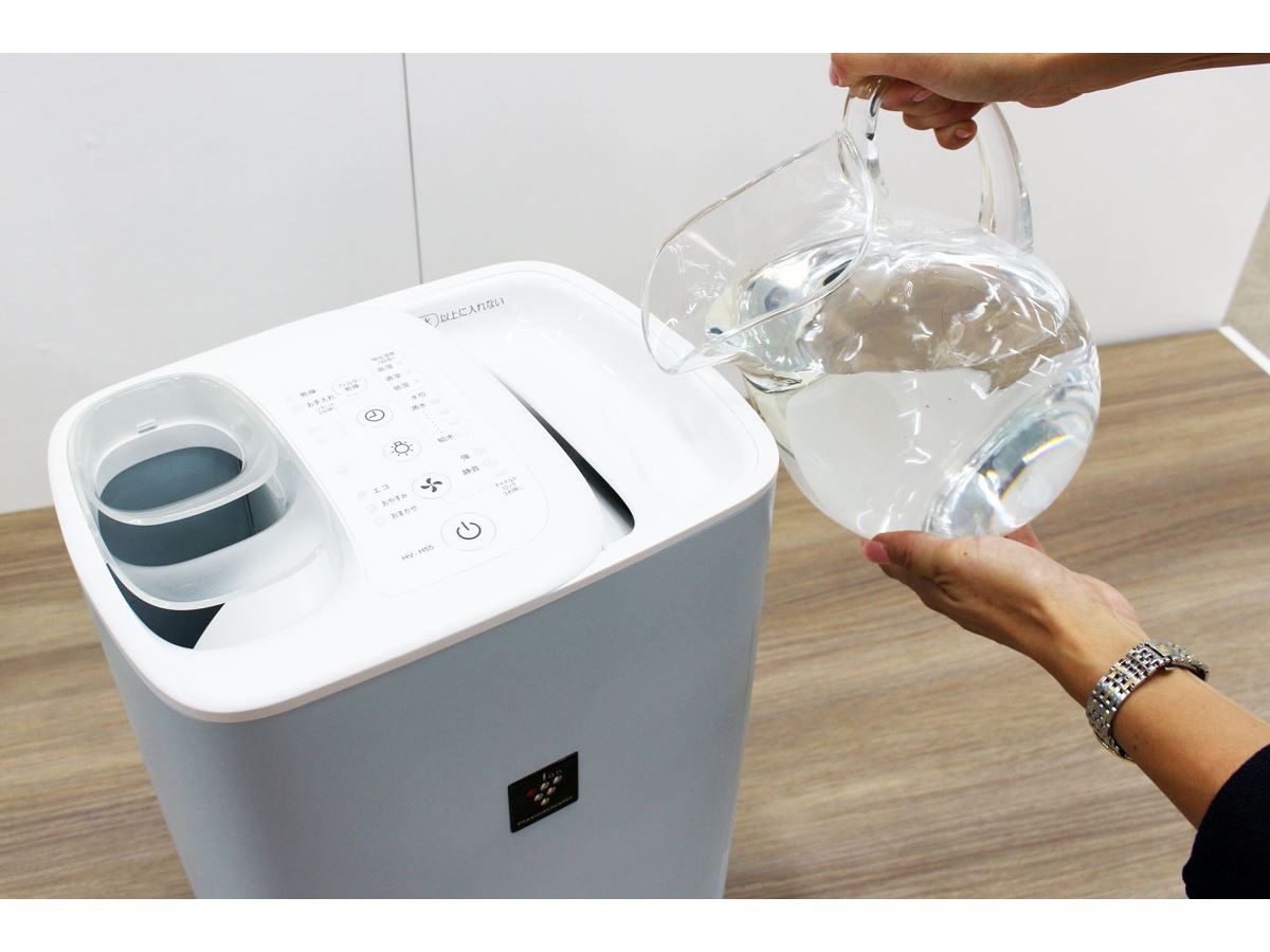 給水がラク過ぎる！ めんどうさを解決した、シャープのハイブリッド式加湿器「HV-H75/H55」 - 価格.comマガジン