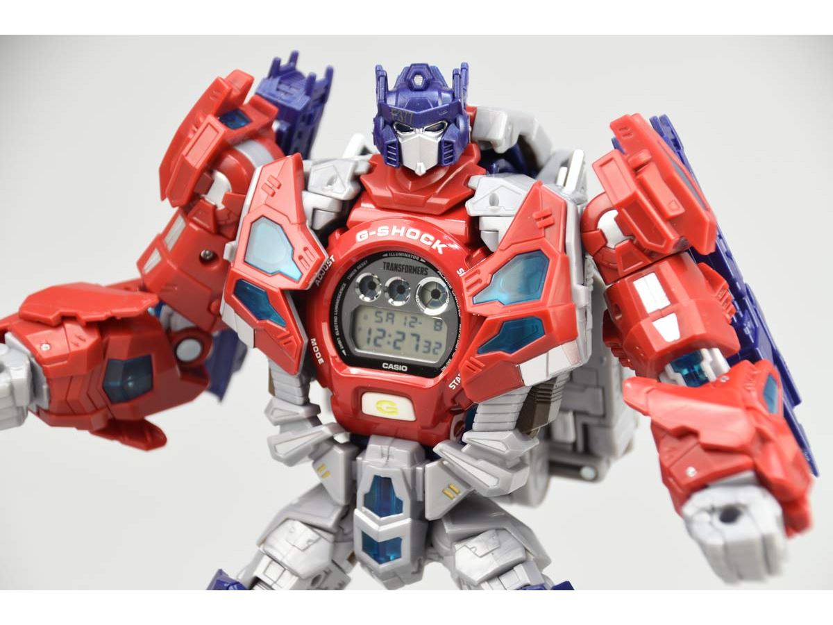 G-SHOCK」が「トランスフォーマー」の中に！ コラボ変形
