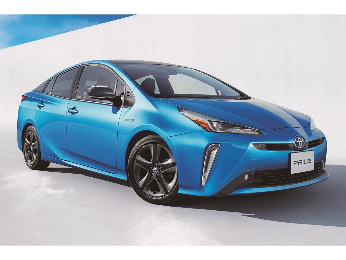 外観が変わって賛否両論!? トヨタ 新型「プリウス」発売