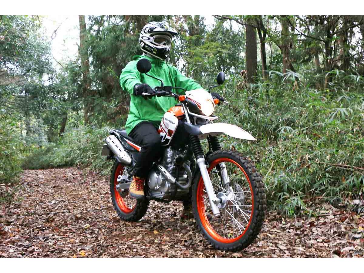 荒れた路面もガツガツいける！ “2輪2足”でオフロードを走破するヤマハ