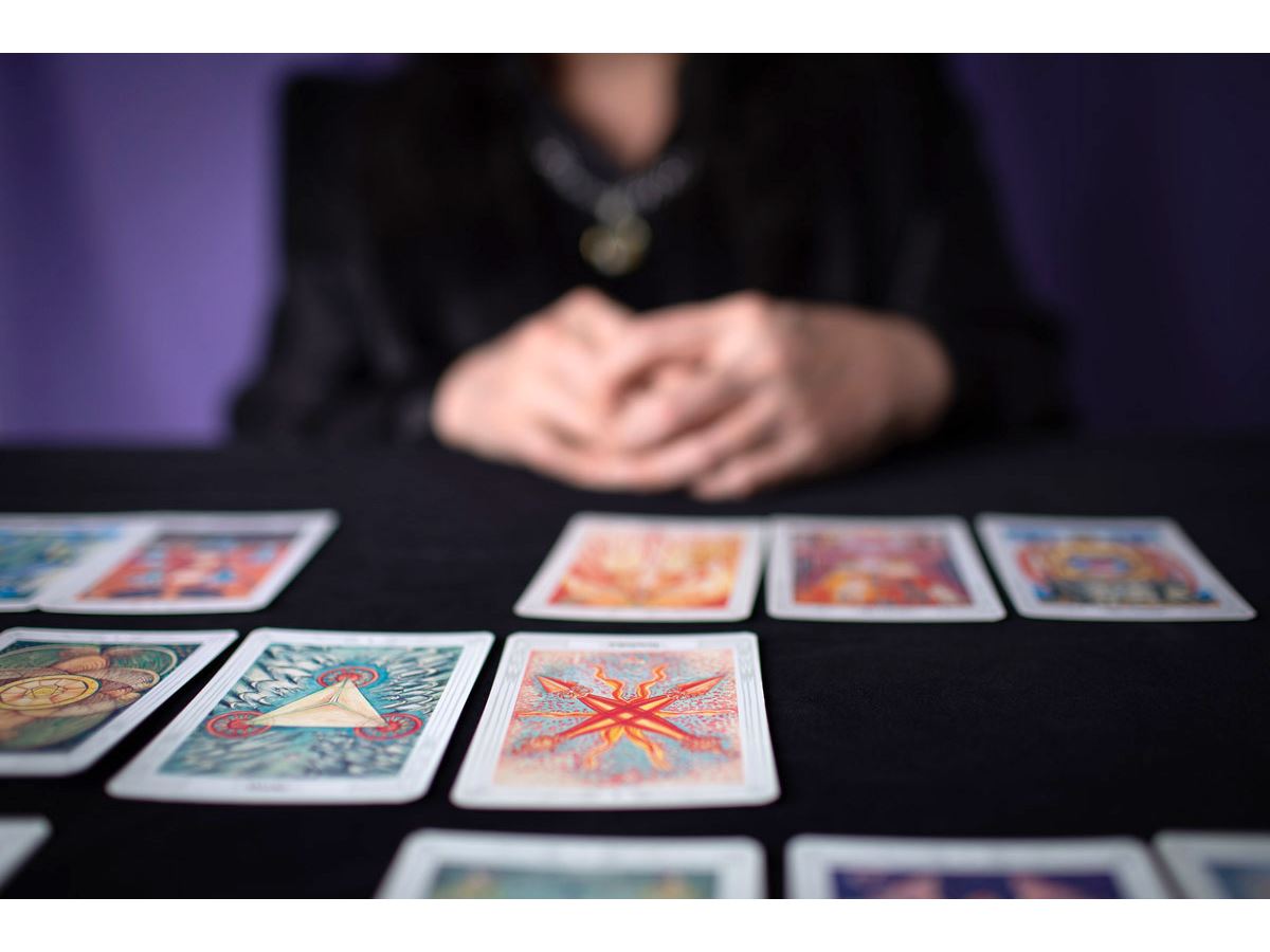 あのムー編集部協賛！“現代の魔女”が伝授する「タロット」の占い方と本当の歴史 - 価格.comマガジン