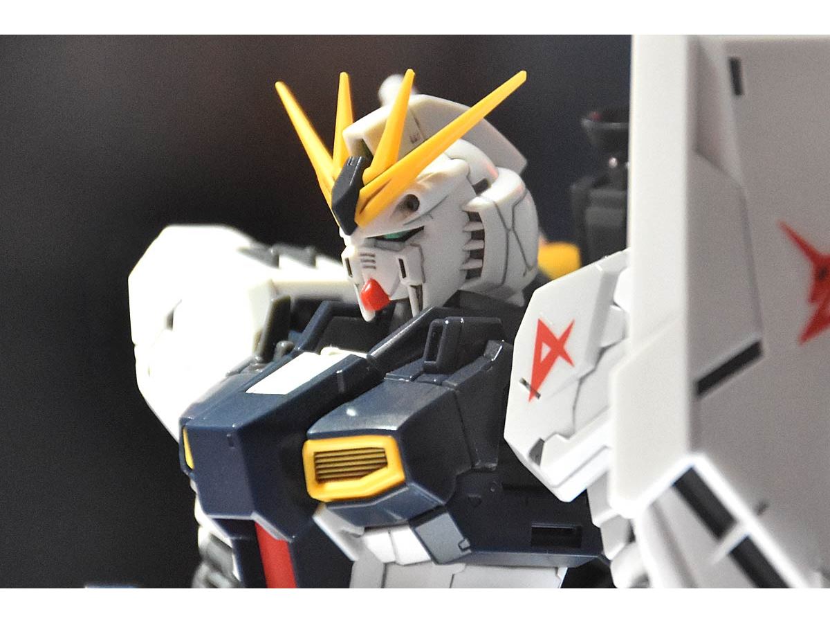 ついに明日発売！ 「逆襲のシャア」の「νガンダム」RG版 - 価格.com