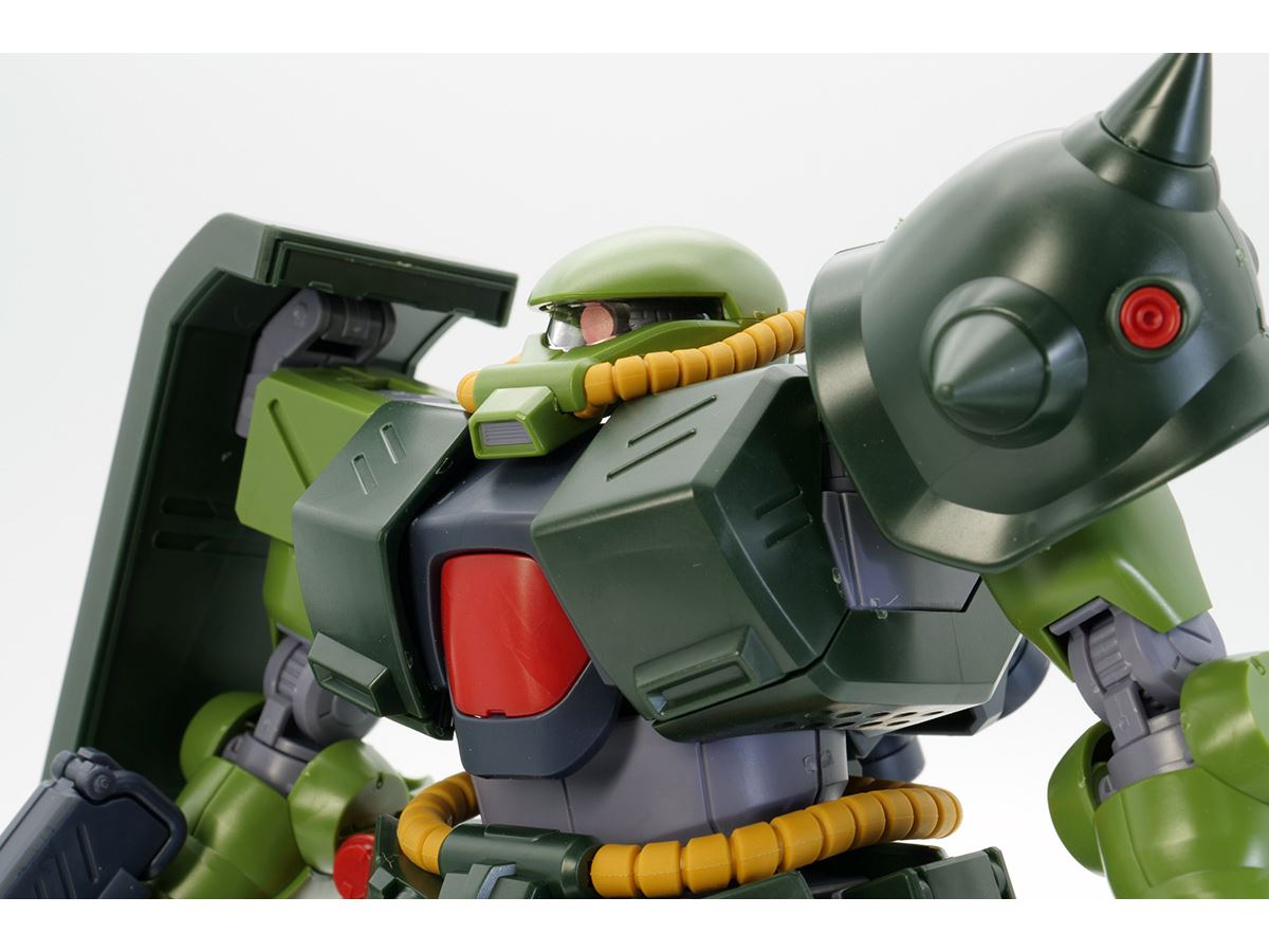 RE/100 ザクII改」を組み立て！ アニメから出てきたような再現度に感涙 - 価格.comマガジン