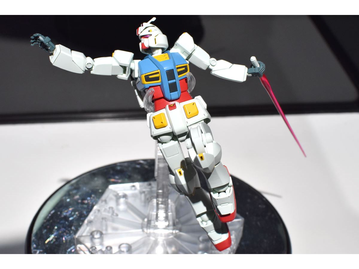 工業デザイン視点のガンダム「G40」や「FAZZ Ver.Ka」などを展示