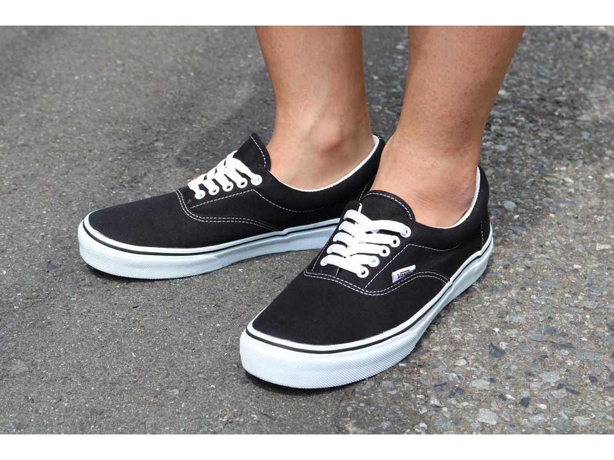 夏はVANS「エラ」が履きたくなる!? 合わせるハーフパンツ丈の最適解は？ - 価格.comマガジン