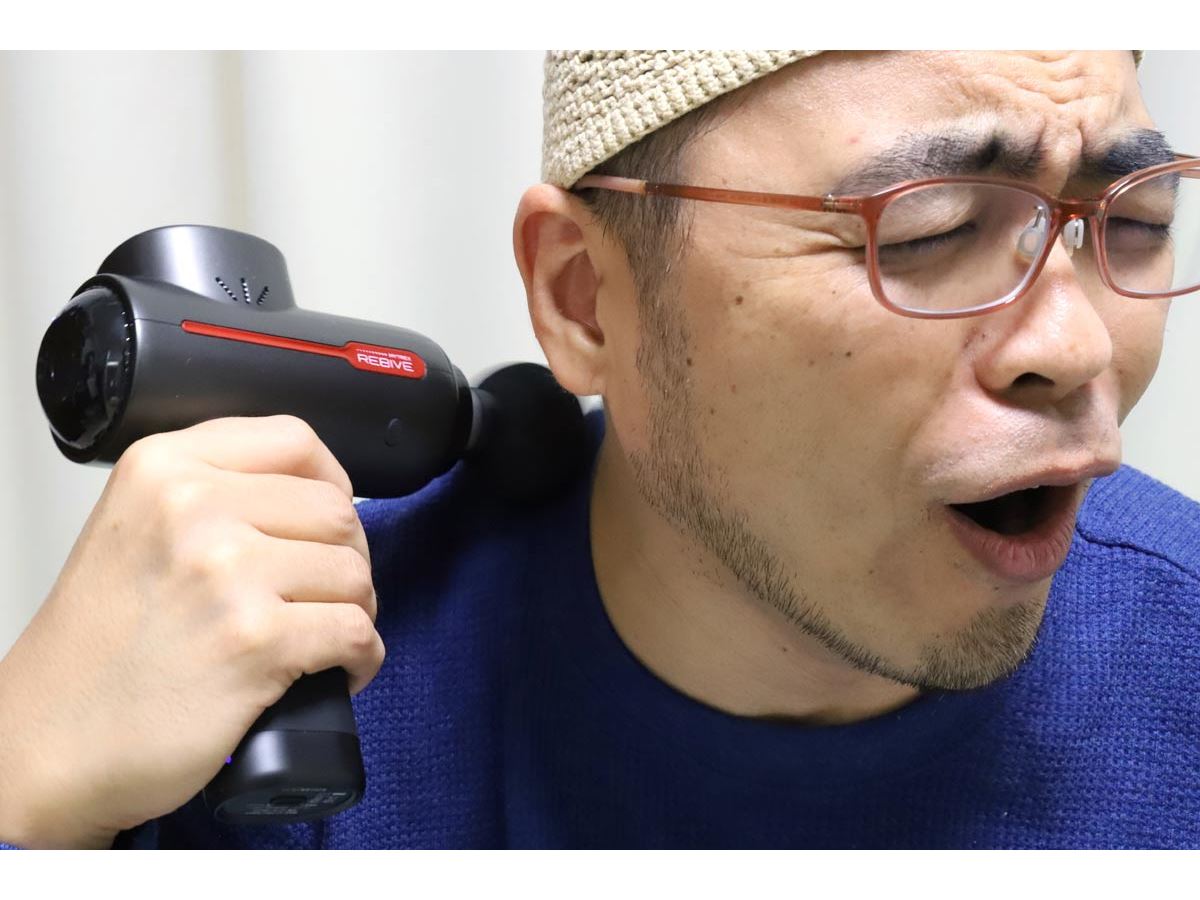 気持ちよ過ぎてバカになる!? 話題の「マッサージガン」を使ってみた