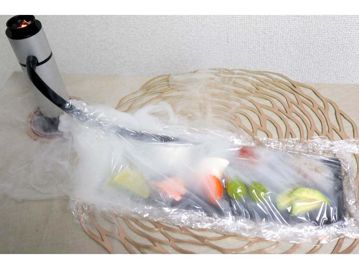 食材に熱を加えず燻製が完成！ 「フードスモーカー」がなかなかスゴい