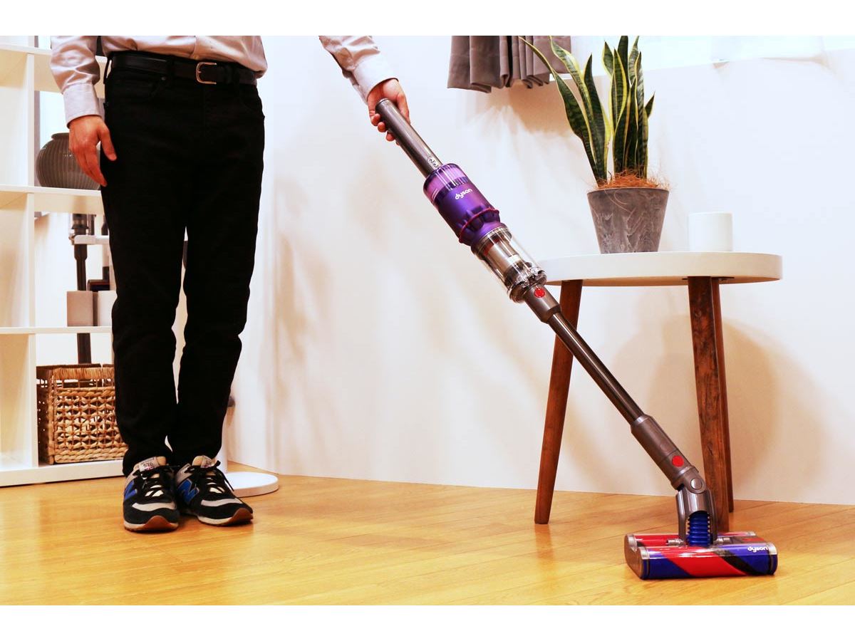 ダイソンの新しい掃除スタイル！全方向にヘッドを軽快に動かせる「Dyson Omni-glide」を見てきた - 価格.comマガジン