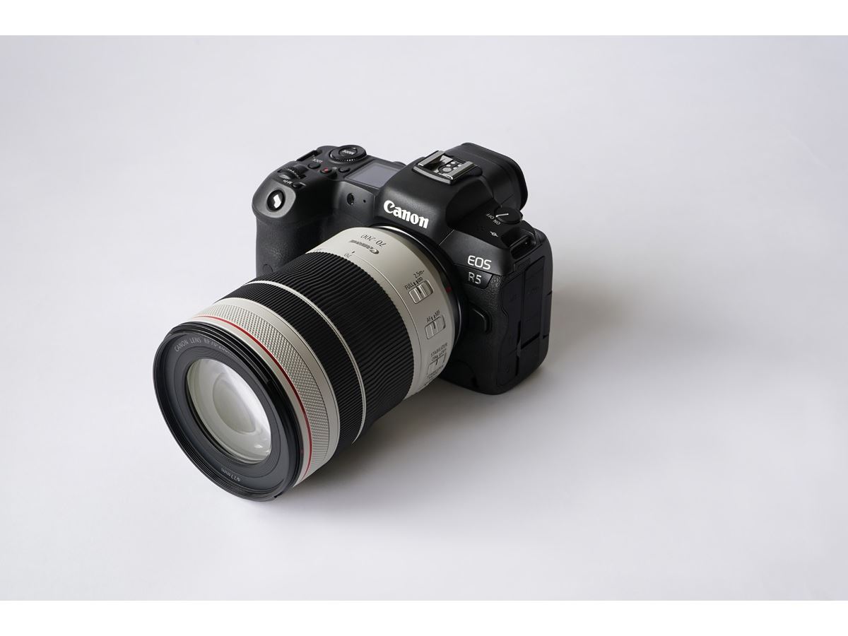 標準ズーム並みのサイズ感で話題！ キヤノンの望遠ズーム「RF70-200mm F4 L IS USM」レビュー - 価格.comマガジン