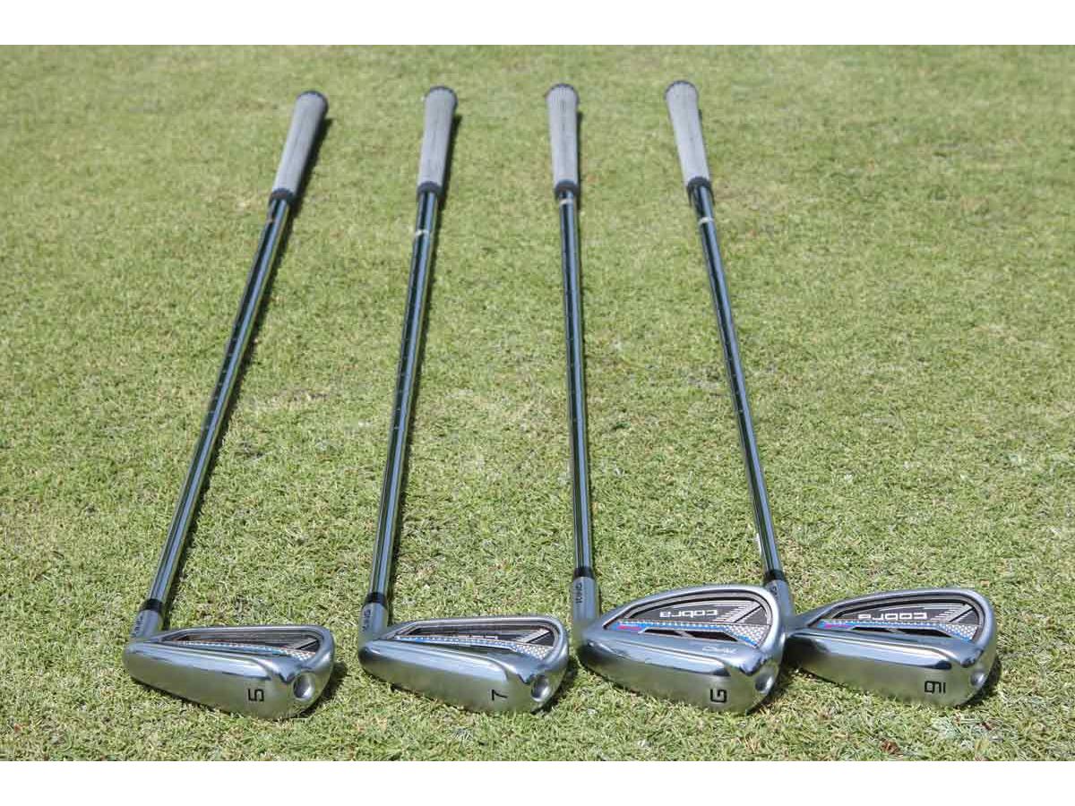 全番手7番の長さ「KING RADSPEED ワンレングスアイアン」を打っ