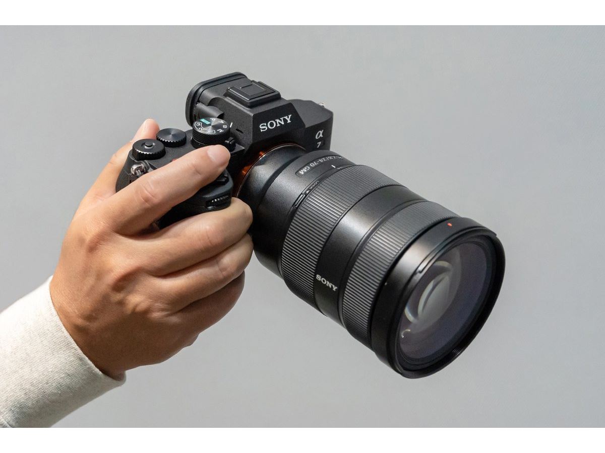ゆりさん専用】Sony α7 III デジタル一眼レフカメラ FE 28-70